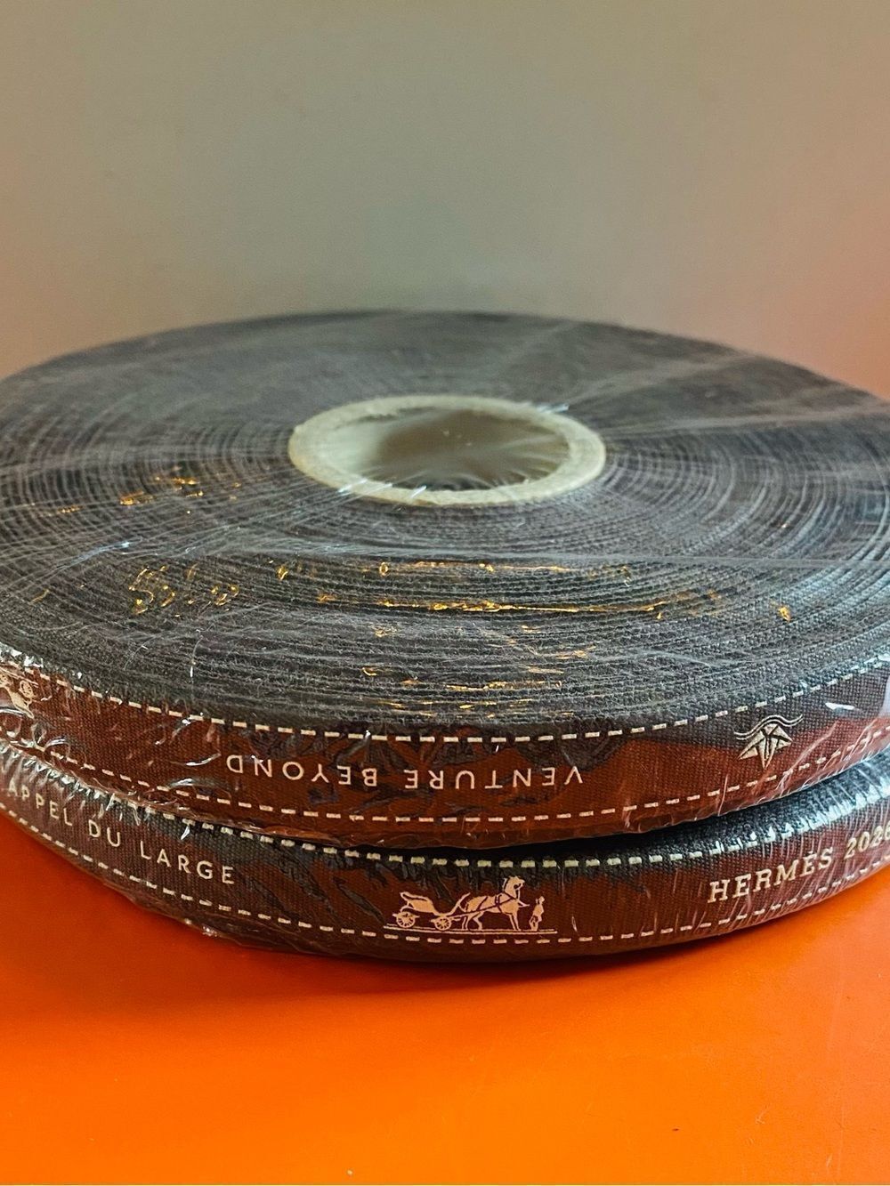 🛍️ Hermes FULL ROLL SEALED Special Edition 2026 Venture Beyond Brown Ribbon - Picture 4 of 9